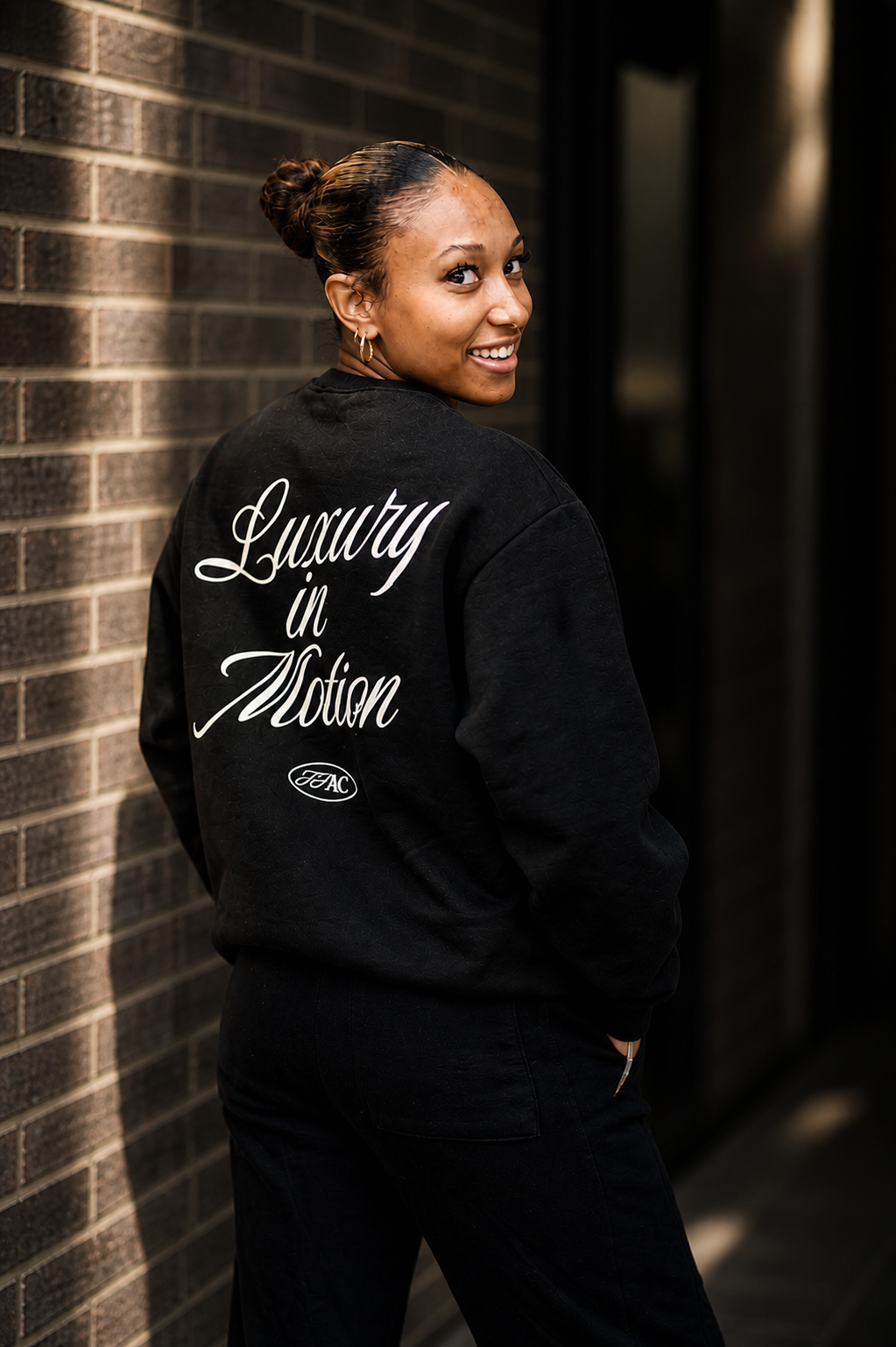LUXURY IN MOTION CREWNECK BLACK