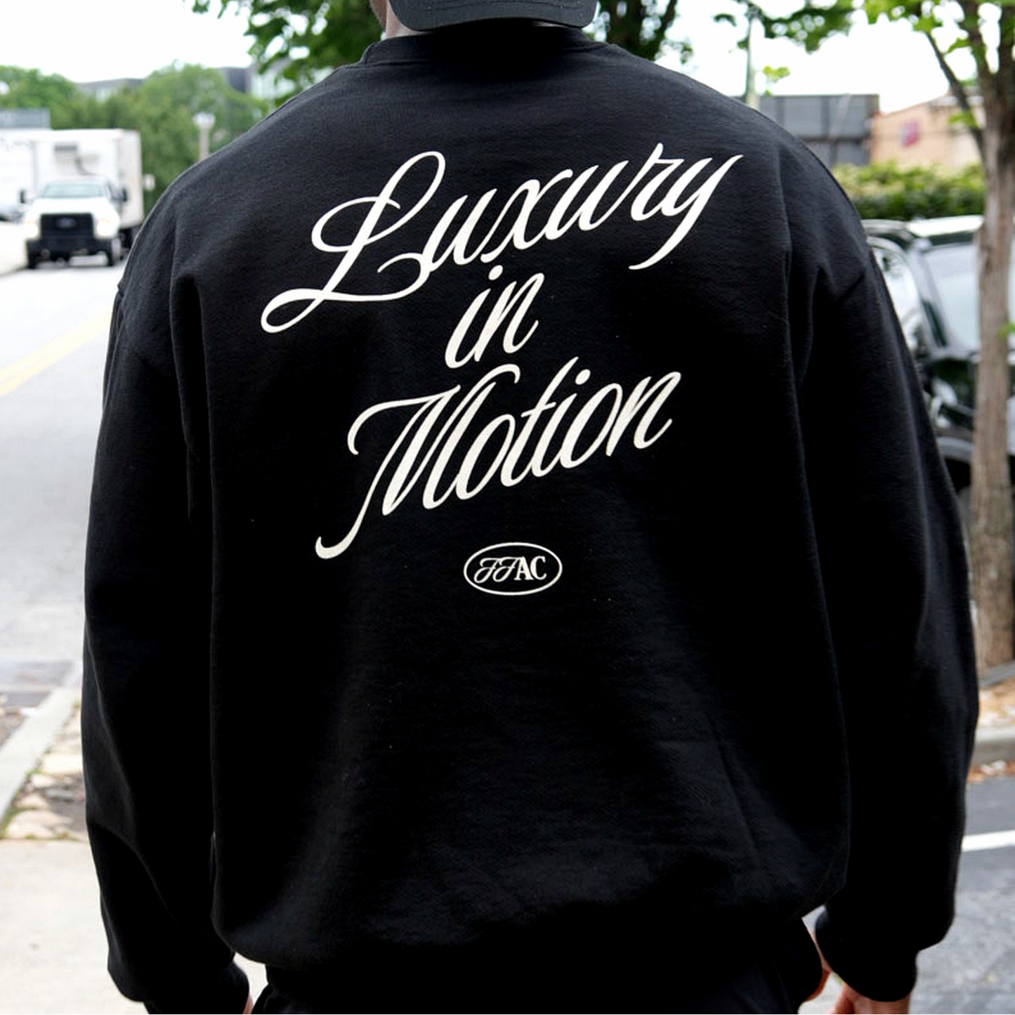 LUXURY IN MOTION CREWNECK BLACK